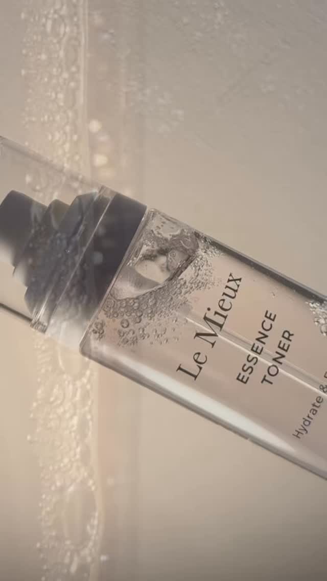 A little extra hydration goes a long way ✨ Prepping the skin with @lemieux Essence Toner for that fresh, radiant glow.
Website🔗www.ricozybeauty.com
Contact 📩 info@ricozybeauty.com
Location📍300 E Colorado Blvd, Unit 241, Studio 409,
Pasadena CA 91101 @salonrepublic
#skincare #facial #hydration #lemieux #esthetician