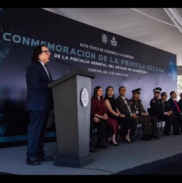 El 31 de mayo se cumplió una década de la autonomía constitucional de la Fiscalía General del Estado de Querétaro, un paso fundamental para fortalecer su independencia, su actuación institucional y su compromiso con la justicia.
Agradezco a la @fiscaliaqro por permitirme ser parte de este importante evento, así como por el honor de formar parte del Observatorio Ciudadano y de presidirlo este año. ¡Que vengan muchas décadas más de este trabajo!
#FiscalíaQuerétaro #AutonomíaConstitucional #ObservatorioCiudadano #DerechosHumanos #queretaro