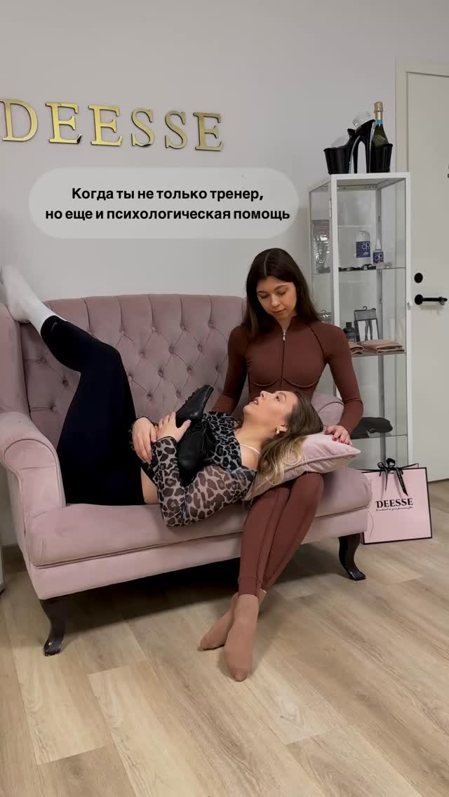 Мы любим вас 🫶🏻
В нашей студии тренер - это не только человек, который научит вас красивым движениям и поможет лучше чувствовать своё тело.
Мы всегда готовы выслушать, поддержать и помочь пройти через сомнения, страхи и неуверенность. Ведь путь к уверенности начинается не только с тренировок, но и с ощущения, что рядом есть люди, которые в тебя верят ❤️
Здесь можно быть собой, ошибаться, расти и становиться сильнее - не только физически, но и внутренне ✨