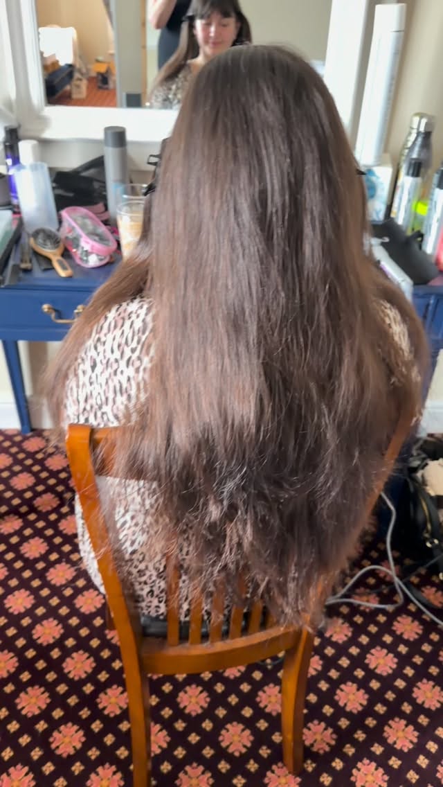 Another of my very long haired Bridesmaids from yesterdayโs wedding๐ช๐ป
Booking through @barnetandboatrace
Hair by me @brides_by_nikki
#brides_by_nikki #halfuphalfdownhairstyle #bridesmaidhair #weddinghair