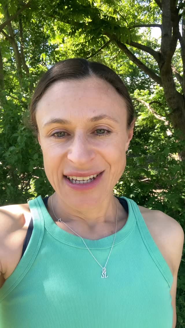 When life gives you lemons... 🍋
Most of this week I´ve been either looking after sick little ones, or being sick myself.
So since I haven´t had time to work on what I’d actually planned for the week, here are a few tips from me on what to eat and drink when you’re not feeling the best.