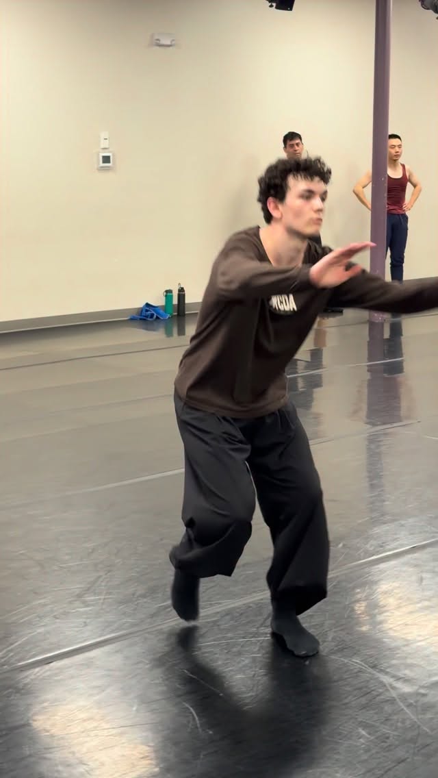 Long time TMDC student, Nathaniel Gray, executing the contemporary combination with power 💥
Martez Mckinzy’s Contemporary class - Summer 2026 Adult Intensive 🙌
#themaledanceconnection #maledancer #contemporaryballet #adultballet #balletdancer