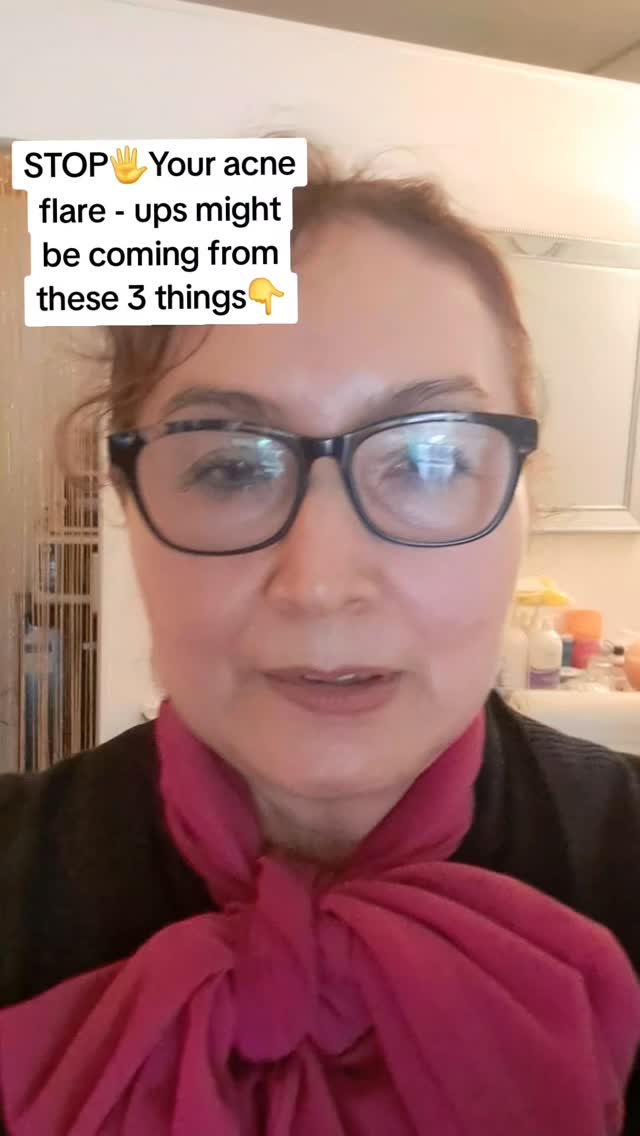 Ever feel like you are doing everything right but your skin still breaking out ? 😥
The truth is, stubborn acne is usually triggered by these common things we overlook💁♀️
The thing is, is not just what we put on our face, its also what touches our skin and what goes into our
body🧴💊🍰
In this video we are diving into 3 common hidden
culprits that may be. aggravating your acne condition🥱
🖐Pore clogging ingredients: Usually found in cosmetic & Hair care products. (tip) if your breakouts extend beyond your neck down your back, you may need to change your hair care products.
🖐Food Sensitivity: you may not be aware of this but your food allergies may be interfering in your acne clearing journey.(tip)
keep watch on how you feel after eating certain foods like: cheese, bread, pasta etc. Do you feel bloated, crumps and the like ?
🖐Medication: did you know some medications can alter your hormones ( testosterone) levels which can trigger sebaceous glands to produce excess oil.
Alter immune response and cause sudden inflammation of the follicles 👈
Medication can over activate yeast bacteria which will then find it's way in the hair follicles. ( hellooo Fungal Acne)
Do any of these sounds familiar to you ?
Need help with identifying the cause of your acne struggles???
let.me know in comments or send me a DM
@beautyblitzonqueen
.
.
.
#acne-causing
#skininflammation
#acnetriggers
#acnesolusions
#acnehelp