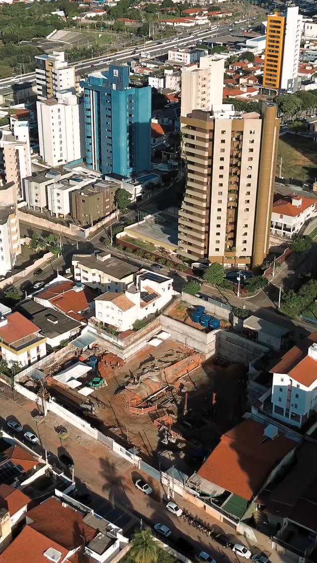 Antes de se tornar um marco urbano, uma torre precisa se tornar uma solução de engenharia.
Neste vídeo, Rita Medeiros, engenheira e sócia-diretora da Interproj, compartilha uma leitura técnica sobre a etapa atual da obra do #TorreAlmere, explicando os desafios, a precisão e a responsabilidade envolvidas na execução de uma estrutura desta magnitude.
O projeto avança em uma etapa fundamental do seu desenvolvimento, transformando cálculos, estudos e engenharia de precisão em uma base capaz de sustentar o mais novo ponto de referência no skyline da cidade.
• Aptos de 143m² (3 suítes), 187m² (com pé direito duplo e mezanino com Home Office) e 224m² (duplex com 4 suítes).
• Últimas unidades
Torre Almere. Faça parte.
#Interproj #Urbanismo #Construção #Futuro