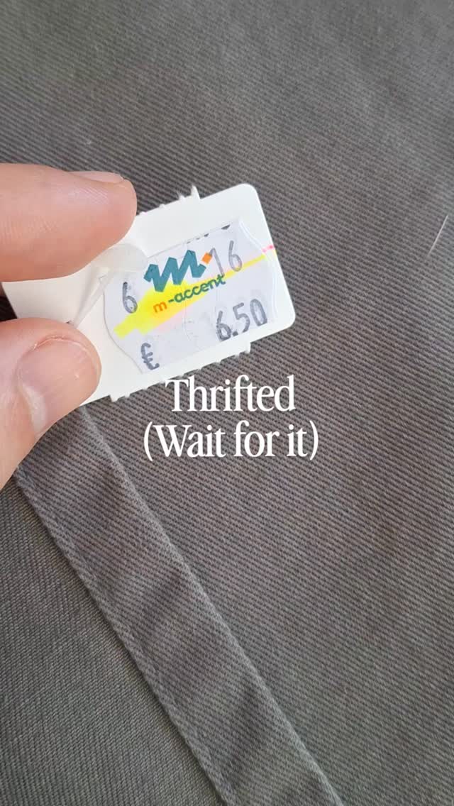 "Met die ouwe vodden uit de kringwinkel kan je toch echt geen mooie kleding maken? 🥲"
Is dat?
Nee?
Awel ik probeer hier exact het tegendeel te bewijzen ✌🏻😎
Dit oude, verkleurde, gordijn vond ik in de kringloopwinkel. Een stuk waar weinigen nog naar om zouden kijken.
Nu is het mijn nieuwe lievelingsbroek. Ik had nèt genoeg stof. Zo weinig mogelijk onbenut laten? Check! ✅
Never not seeing the potential ♻️
PS. Echt waar leer naaien, tis het beste ooit, een basis skill die eigenlijk BROODNODIG is én TIS GOED VOOR ONS BREIN 🧠. Need I say more?
***
Ik ben Mona. Ik inspireer met tweedehands, upcycling, naaien & en ik leer het je via e-books en workshops 💚♻️
