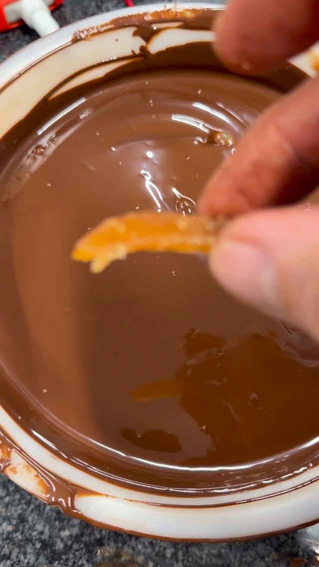 Sometimes have to hand dip the orangette 🍊 🍫
The key is to double dip them AND let it set for at least 24 h as you will have some syrup going up, attracted by micro capillarity. Then once this syrup has dried you can dip a second time.
Of course I temper with the magic temper as always !
If you have questions about it just ask me!
If you fancy the fork I am using, just DM me, I have some in stock !
#nicolasbotomisy