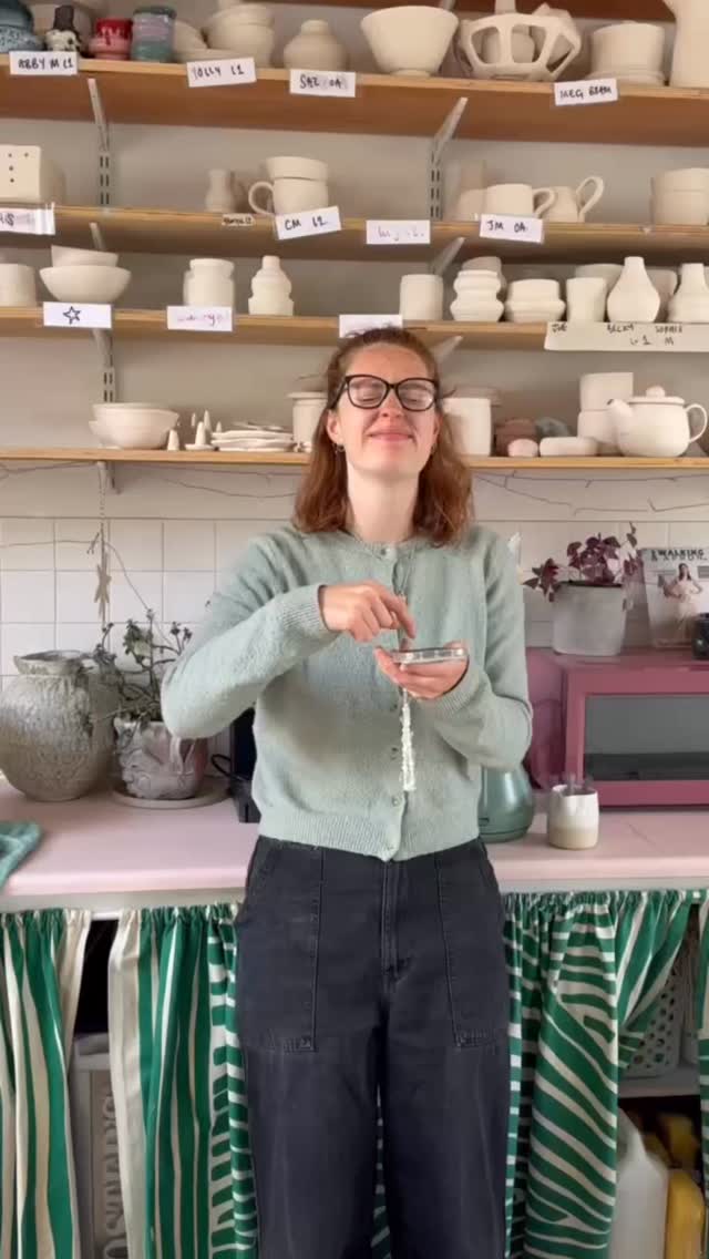 ✨trend roulette baby✨
✨went for a spin, feeling lucky, got a chip and dip ceramic dish. Tail as old as time✨
✨hand built this just in time for the warm weather, picky bits never looked so good. Really fun and easy to make✨
✨Naomi’s turn next time, keep tuned…✨
@mooodylemon