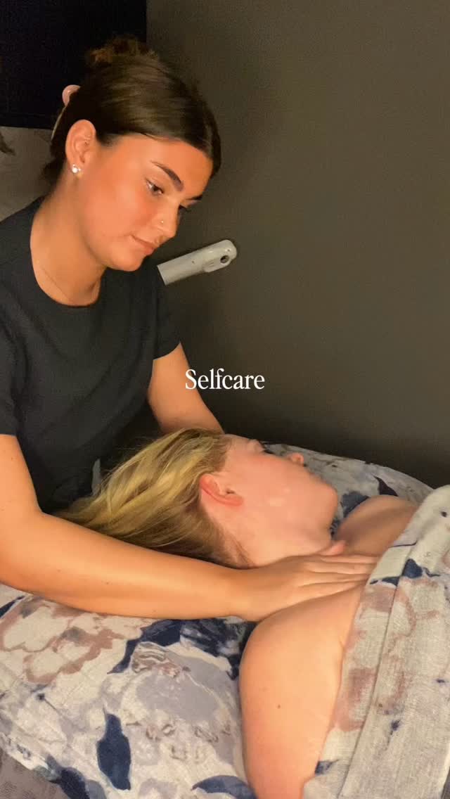 Self-care is our love language 🤍
Whether it’s a relaxing massage, glowing skin, fresh brows, or simply taking an hour for yourself, we believe self-care is never a luxury…it’s essential.
Self-care is our love language… what’s yours? ✨
Tell us in the comments ⬇️
#SelfCare #SelfCareIsEssential #SerenitySalons #WellnessJourney #TreatYourself