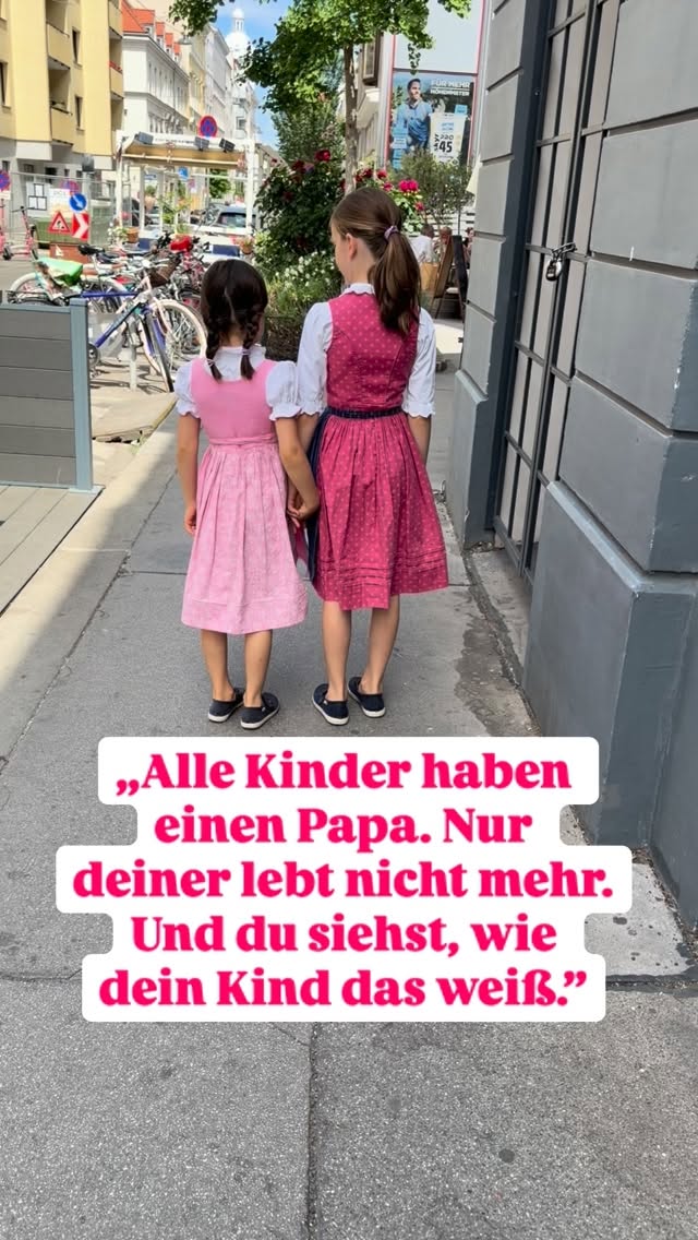 Familienfeste. Schulfeiern. Vatertag.
Momente, die wehtun – laut und leise zugleich.
Du weißt, wie es sich anfühlt, wenn alle Familien kommen und du der einzige Elternteil bist, der aufsteht. Der hingeht. Der da ist.
Das ist keine Kleinigkeit.
Das ist Stärke, die kaum jemand sieht.
Und ich weiß – manchmal zerbricht dein Herz genau in den Momenten, wo deine Kinder lachen. Weil du beides trägst. Den Schmerz. Und die Liebe. Gleichzeitig.
Aber weißt du, was ich dir sagen möchte?
Du bist noch da.
Für sie. Mit ihnen. Durch alles hindurch.
Das ist nicht selbstverständlich.
Das ist ein Geschenk – deins und ihres.
Sei dankbar für dich selbst.
Für deine Kraft, die du oft nicht siehst.
Für deinen Mut, der jeden Tag neu beginnt.
Für die Mutter, die du bist –
mitten in der Trauer, mitten im Leben.
Der Weg ist nicht leicht.
Aber du gehst ihn.
Und das zählt. 🤍
Ich begleite dich. 🤍
#witwe #waisenkinder #trauerbegleitung #trauerndemütter #mutmachen