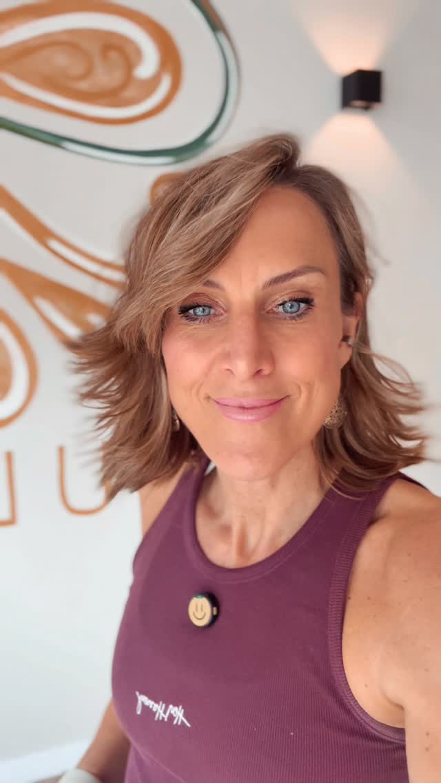 Du möchtest Yoga ausprobieren, bist dir aber noch nicht sicher, welcher Kurs zu dir passt? ✨
Bei uns findest du feste Kurse für regelmäßige Praxis und offene Sessions, in die du jederzeit ganz unkompliziert hineinschnuppern kannst – ganz unabhängig von deiner Vorerfahrung. 🧘♀️
Und wenn du Lust hast, noch tiefer einzutauchen, warten außerdem regelmäßig spannende Workshops auf dich: von Breathwork über Aerial Yoga bis hin zu Somatic Dance und vielen weiteren besonderen Angeboten. 🤍
Komm vorbei, probiere aus, was dir guttut, und finde deinen ganz eigenen Weg auf die Matte.
Wir freuen uns auf dich 🤍
Deine Tanja & das Team von Ich liebe Yoga
#ichliebeyoga #wetterruhr #yoga #yogastudio #yogafüralle yogakurse yogaworkshop breathwork aerialyoga somaticdance