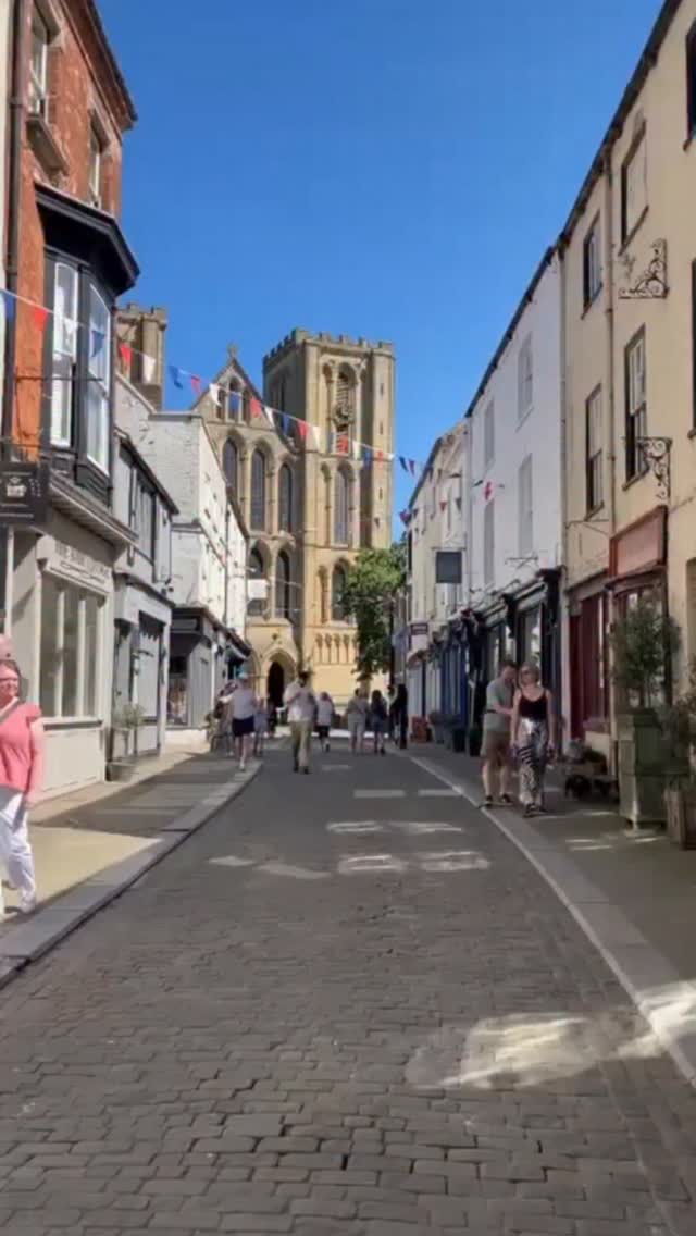 POV: How to spend a sunny day in Ripon 👇
👗 Pretty shopping streets
⛪️ Ripon Cathedral @riponcathedral
🏛 3 museums @ripon_museums
⚓️ Ripon Canal
🌷 Ripon Spa Gardens
Discover this cathedral city next time you visit North Yorkshire 😍
📍Ripon
#visitnorthyorkshire #ripon