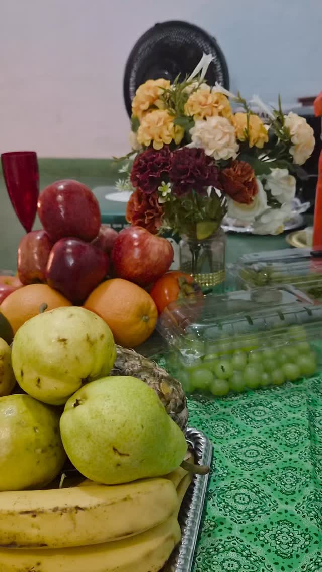 Na terça passada, dia 26/05, tivemos nossa Sessão com Celebração de Ciganos. Aproveitando a proximidade do dia de Santa Sara Kali, padroeira dos Ciganos, fizemos uma linda homenagem aos Ciganos do Lar de Mariazinha!! Foi uma noite muito festiva regada a chás ciganos, frutas, bolos e muita luz!! Salve o fogo sagrado da fogueira cigana!! Optchá!!