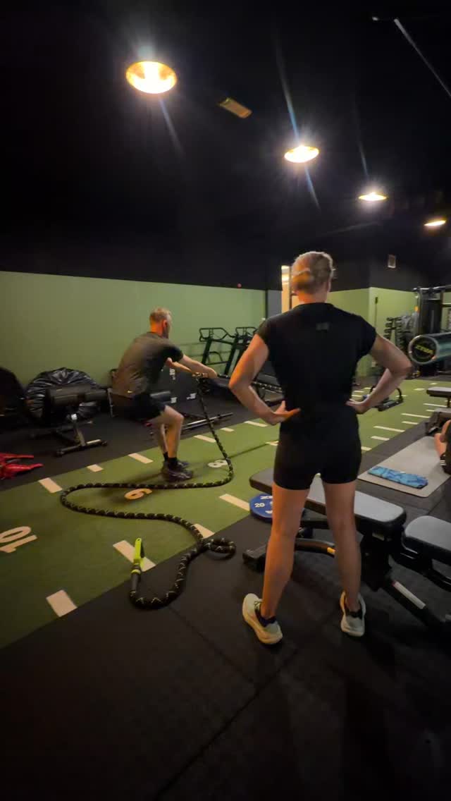 HYROX mode: ON 🔥💪
Grenzen verleggen, zweten, doorzetten en sterker worden.
Elke werkdag om 08:00 en 18:00 en elk weekend om 08:00.
HYROX Longevity is elke maandag om 14:00.
Heb jij je al aangemeld?
#HYROX #lifeandkicking #lifeandkickingcommunity #trainhard #hyroxamsterdam strongertogether