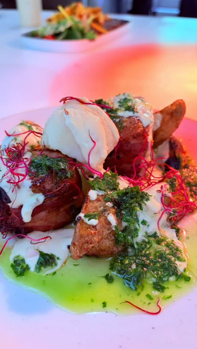 Filet mignon, accompagné d’une poêlée de pommes de terre, sauce moutarde. #restauranttoulouse #flourens #cuisineaufeudebois #menudumidi #restaurant