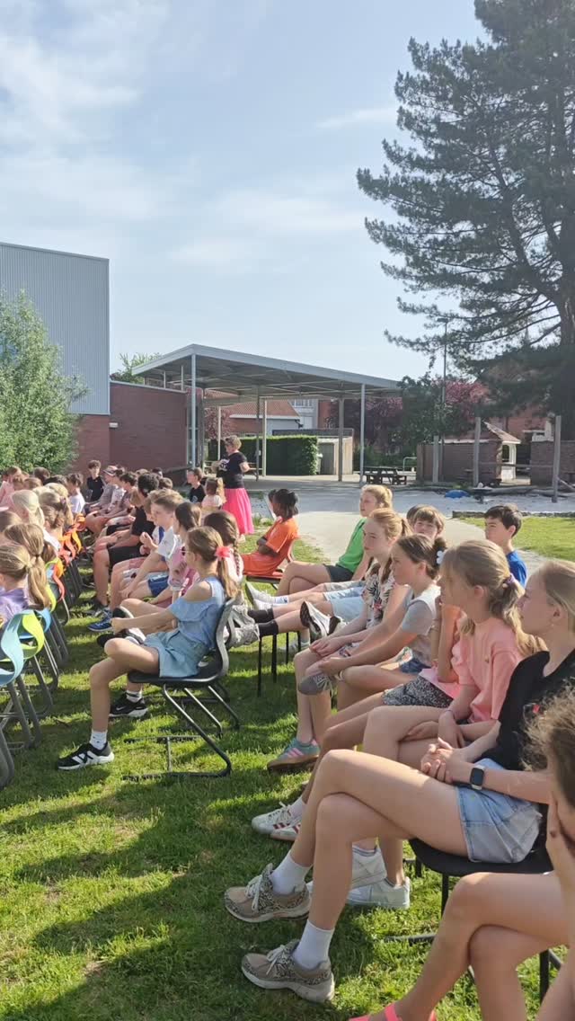 WELKOM ๐ค๐ฝ
Wij oefenden de afgelopen weken
om het beste van onszelf te geven.
Welkom op weg-wijzer Open Air Festival!
Doors: 13u
Acts: 14u
Tot zo! ๐ธ
#schoolfeest #repetitie #samen #basisschool #dessel