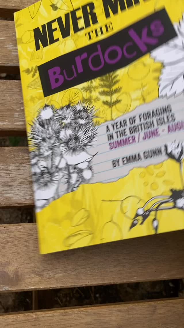 Do you have a copy of my summer foraging book yet?
Let me show you, here’s a flick through…
From June to August, there’s something to find every day! Covering useful tips, historical uses, recipes, lookalikes to avoid and at the back on this one it shows a collection of edible flowers.
Available to buy through my website www.nevermindtheburdocks.co.uk
#summer #forage #booksofinstagram #recipes #supportsmallbusiness