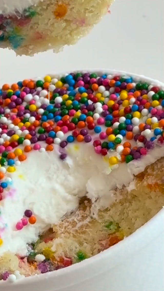 No trending audio, just our Dottie for your feed todayπ
#torontobakery #torontodotcake #dotcake #asmreating #asmrdessert