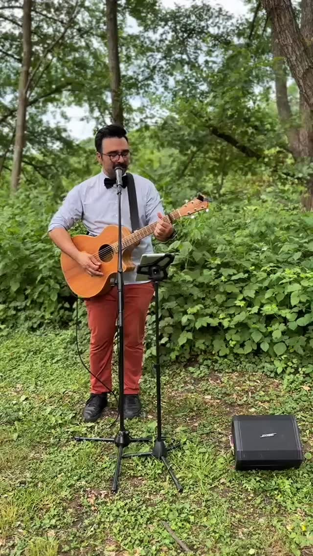 Gestern beim Soundcheck auf einer Trauung in Hanau: „All of Me“ von John Legend.
Ein Song, der einfach immer funktioniert und genau die richtige Stimmung für so einen Moment mitbringt.
Das Video hat übrigens @nisi.freie.rednerin aufgenommen, die auch die wunderbare Trauung für den Tag gehalten hat.
#hochzeitssänger #trauung #hanau #rheinmain #livemusik