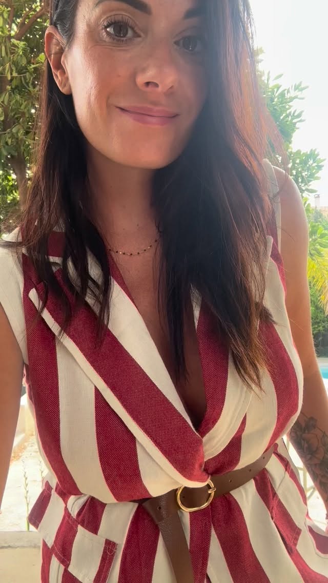 ❤️ PÉPITE ❤️
Je sens que celui-là va partir vite… 😍
Cet ensemble rayé rouge et blanc en lin et coton est juste parfait pour la saison : léger, confortable et facile à porter. ☀️
⚠️ Il ne me reste que 3 ensembles disponibles !
Mise en ligne ce soir, mais si vous avez déjà craqué, vous pouvez me contacter en MP pour réserver le vôtre. ❤️
#MadameV #ModeFemme #TenueDuJour #NouveautéMode #Beziers