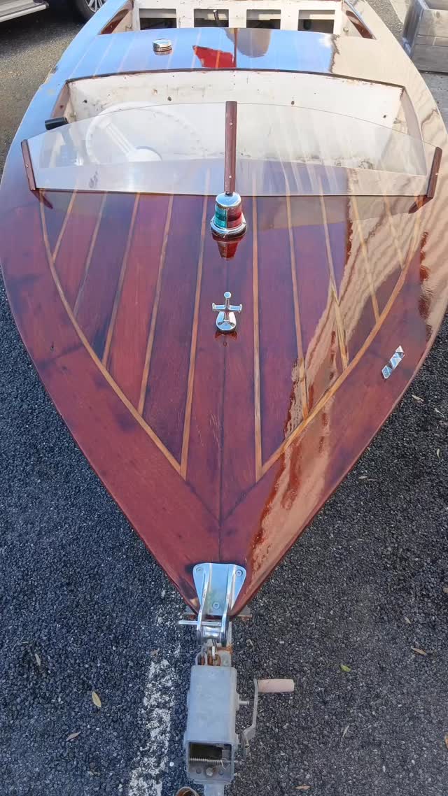 Varnished to perfection ✨ #totalyachtcare #boatmaintenance #boat #yachtlife
