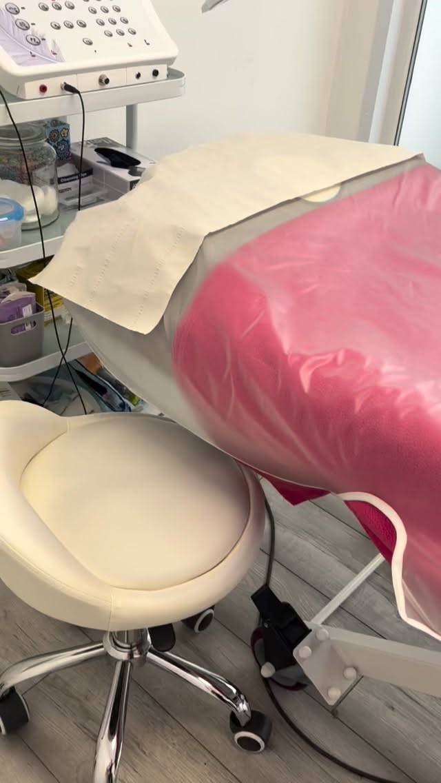 You asked, we listened!
✨ A new couch for our electrolysis clients to make your treatments more comfortable, have you spotted it yet?✨