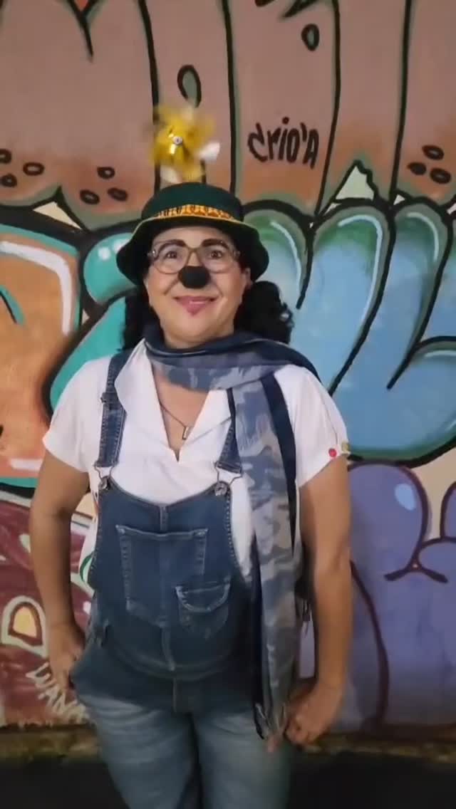 🕊️ A paz nasce quando escolhemos amar. 🕊️
Maria do Carmo convida você para uma noite muito especial!
Inspirada na Arte de Amar, proposta por Chiara Lubich, fundadora do Movimento dos Focolares, ela compartilhará uma bela apresentação sobre o Dado da Paz, um instrumento simples e profundo que nos convida a transformar o amor em atitudes concretas no dia a dia.
✨ Uma noite de arte, fé, espiritualidade e fraternidade.
✨ Um encontro para celebrar a cultura da paz e a construção de um mundo mais unido.
📅 04 de junho 🕖 19h 📍 Teatro Marie Padille
Entrada gratuita. Retire seu convite pelo Sympla
Venha viver conosco esta experiência de amor, unidade e esperança!
#NoiteAgape #ChiaraLubich #Focolares #ArteDeAmar #DadoDaPaz CulturaDaPaz TeatroMariePadi Alexania