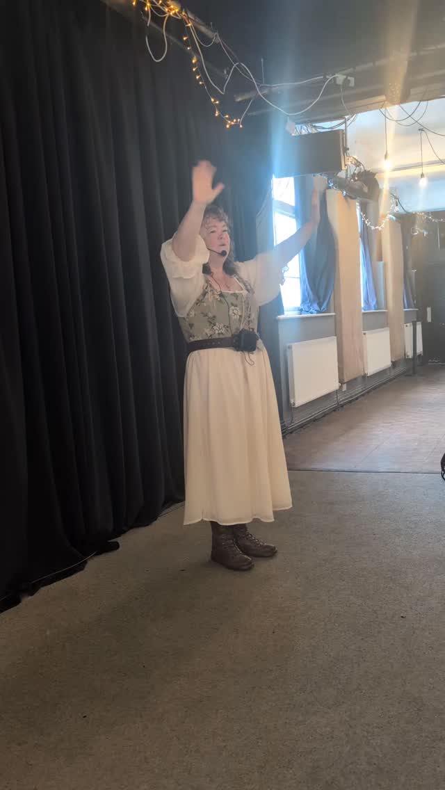 Thank you @mariastoryteller for a wonderful story about an apple tree 🫶
Brilliant storytelling loved by the children and adults 😎