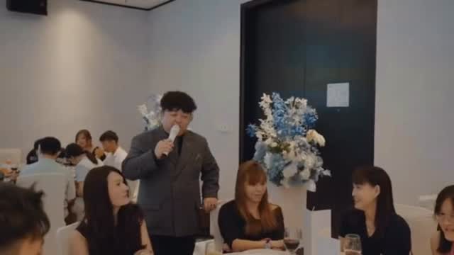 Played this <Guess The Song> many times in the weddings I host, 1st time the guests get me to sing instead, pass or not? 🤭