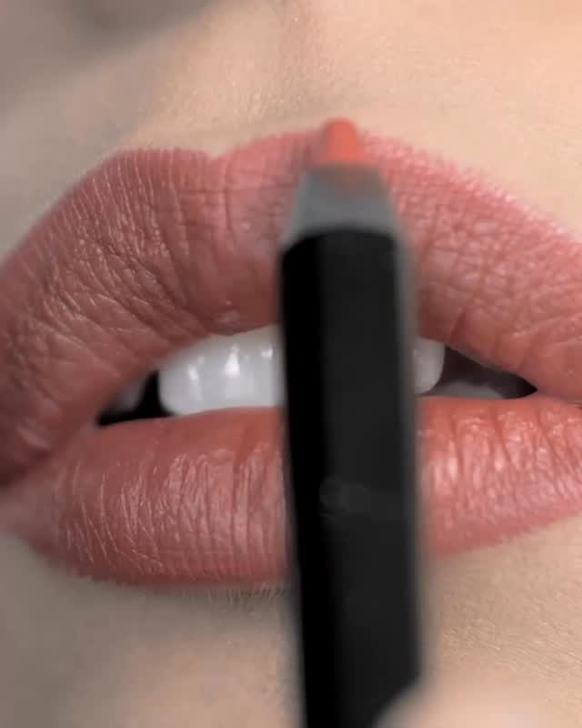 💖 Crushing on this Pink Velvet moment… 💖
The perfect finishing touch to any makeup look starts with the perfect lip liner.
Soft, feminine, and effortlessly luxe, Pink Velvet is giving everything it’s supposed to give.
Now tell us… are you a Matte Gal or a Gloss Gal?
💕 Matte for a classic, velvety finish
💕 Gloss for that juicy, glass-like shine
Drop your answer in the comments and tag your makeup bestie!
.
.
.
#JacquiOLuxeBeautyCo #LipLiner #LipGoals #GlossyLips #MatteLips