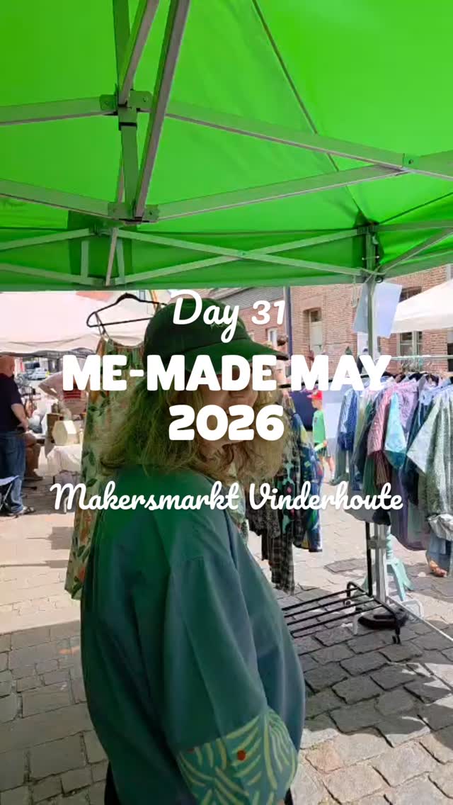 Geen betere dag dan vandaag om #memademay2026 af te sluiten: met mijn creaties 🪡 op de makersmarkt van @vinderhoutsefeesten ❤️
Kei gezellige dag. Zalig weertje. Toffe mensen. En veel hemdjes die een nieuwe thuis vonden 💚. Hoe zot is dat eigenlijk dat er mensen zijn die mijn stuks gaan dragen?! ♻️
De natuurfotografie in een tweedehands kader werd ook gesmaakt en ook enkele van die mogen wat ruimtes een mooiere plaats maken na vandaag ✅ @bendemits 🫶🏼
Ik haalde vandaag ook 4.000 volgers op deze kleine hoek van 't internet (waarschijnlijk heb ik het nu gejinxt en zijn het er plots 3.999 😂🤷🏼♀️). Wat niet mega veel lijkt. Maar zet eens 4.000 mensen samen in één ruimte hé.
Dus bij deze: bedankt aan iedereen die vandaag langskwam, bedankt om mij te volgen, bedankt om iedere dag van mei die zelfgemaakte outfit te volgen 😅. En al zeker bedankt aan wie het tegen het einde nog kon verdragen 😬. Bedankt, merci, thanksies.
Mona out ✌🏻
#upcycledshirts #upcycling #memade #popupshop
