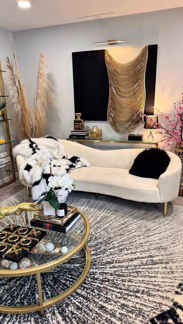Comment “BELLA” and I’ll send you the featured details from this refresh ✨
I wanted this space to feel softer, warmer, and more intentional for spring ✨ One statement piece completely transformed the room, and I love how everything finally came together.
@zgallerie #ZGallerie