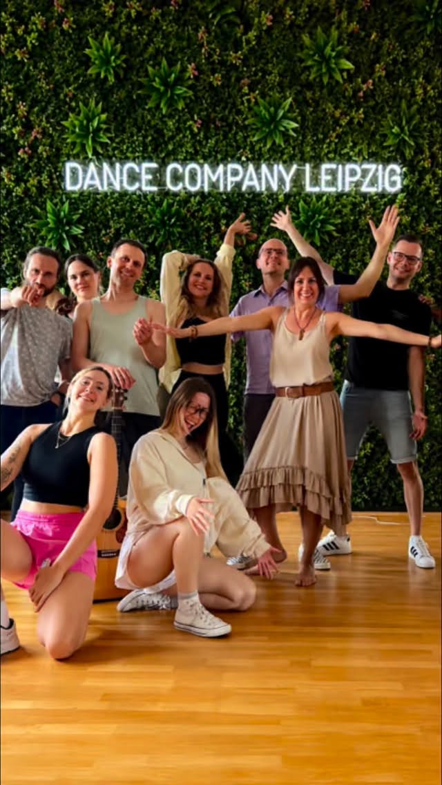 🚨Antreten! TELLeen & The Party Police meets Dance Company Leipzig🚨
Was für eine Show! Das dürft ihr nicht verpassen. Am 06.06.2026 auf dem Leipziger Stadtfest um 21:30 Uhr steigt für euch die Party des Jahres. #partyleipzig #partypolice #stadtfestleipzig2026 #leipzigerstadtfest #stadtfestleipzig
Video & Schnitt: @lens.and.coffee