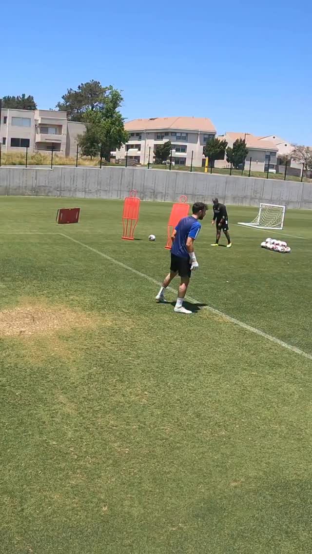 🎯 Angle Shot Stopping
#soccer #football #gk #goalkeeper #reels