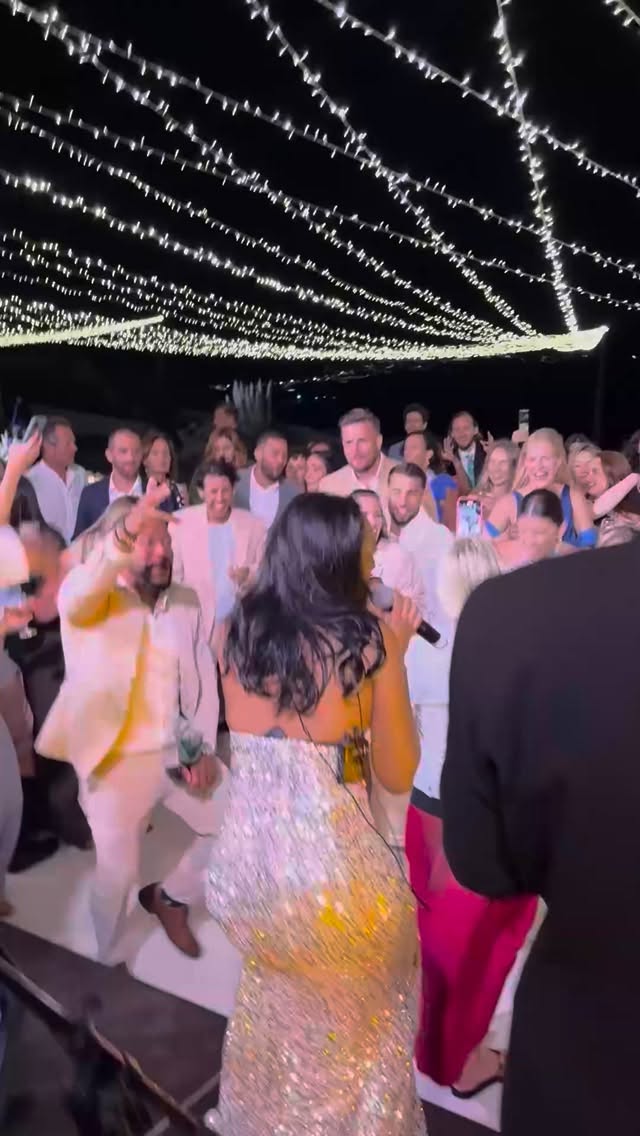 When the couple say they love Soca & Afrobeats 🚨
This wedding in Santorini, Greece was unreal!
@erosantorini - what a VENUE! Clifftop, overlooking the sea - dreamy!
It was an absolute pleasure to fly out & play for this epic wedding for the couple from Bermuda!
#santoriniweddingband
#weddingbanduk
#socaweddingband
#afrobeatsweddingband
#differentweddingband