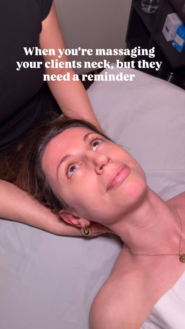 Don’t forget to close your eyes and enjoy the treatment ✨
.
📍Laya spa and yoga