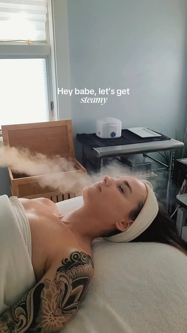 Do you prefer facials with steam? ๐ฌ๏ธ
#organicfacial
#steamfacial
#skincare