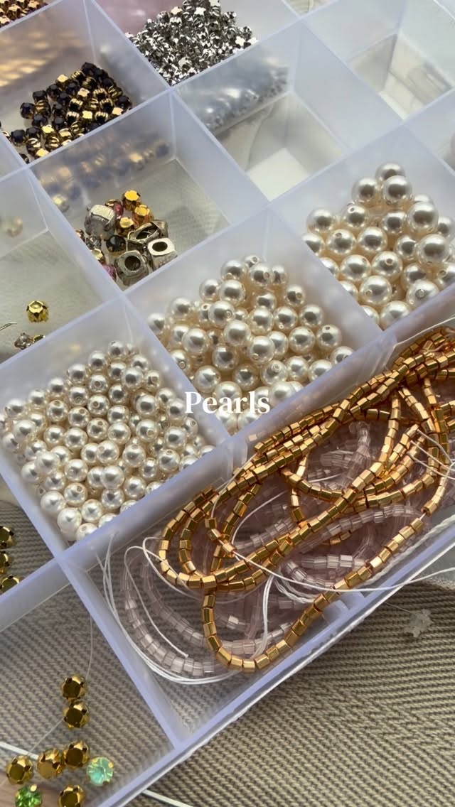 Pearls have always been part of my work.
This time, they found their way from delicate hair pins to a handcrafted headband, stitched pearl by pearl.
A new piece is coming.
#pearlheadband #bridalaccessories #handmadeinfrance #pearls #headbandstyle