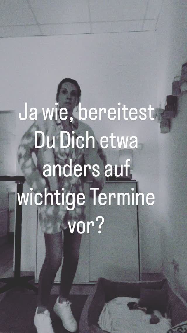Ja wie, bereitest Du Dich etwa anders auf wichtige Termine vor? 🪩 💫🌿
Und falls Du Dich fragst: „Was macht sie da eigentlich? Was kippt sie sich in den Mund, womit sprüht sie sich ein?!“ ➡️ schreib mir. 😎
Was ist Dein Ritual vor wichtigen Terminen? 💬 ⬇️
Herzliche Grüße,
Britta
BUSINESS & COMMUNITY MENTORIN
DOTERRA WELLNESS BERATERIN
@von_frau_zu_frau_coaching @vonfrauzufrau_business
@oilpowerment @oilpowerment_for_horses