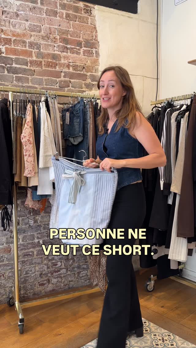 Et vous, vous en pensez quoi de ce petit short Chloé ? II est mignon, non ? 🩵
#boutiquevintage #boutiquevintageparis #friperieparis vintage lover seconde main haul vintage parisian vintage shop parisian thrift shop