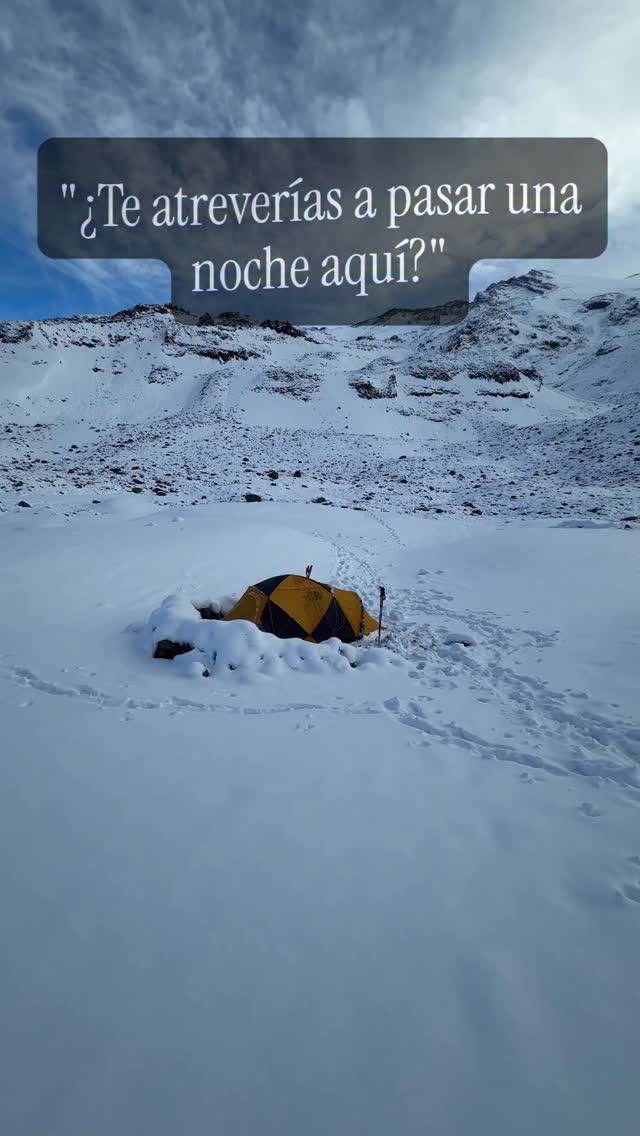 Una noche en la montaña no se trata solo de dormir en una carpa. Se trata de desconectarse del mundo, desafiar los límites y despertar rodeado de un paisaje que pocos tienen la oportunidad de contemplar.
El frío pasa, el esfuerzo queda atrás, pero los recuerdos permanecen para siempre.
¿Te imaginas despertar aquí?
.
.
@asociacionguiascajondelmaipo
.
.
#TrekkingChile #CampingInvernal #MontañaChile #Aventura #cajondelmaipo