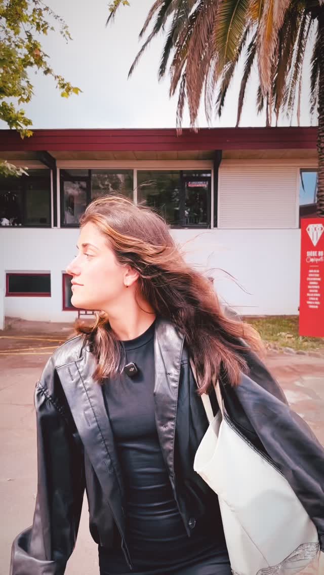 Dimanche, rendez-vous dès 9h pour soutenir nos filles lors d’un match qui pourrait entrer dans l’histoire du club. Face à l’USO Mondeville 1, elles joueront leur montée en Pro B.
Une accession qui serait historique, puisque le club compter alors une équipe féminine et une équipe masculine au niveau Pro B.
Pour profiter pleinement de cette journée exceptionnelle, un brunch buffet sera proposé par @bocafeaguilera :
• 30 € pour les adultes
• 15 € pour les enfants
L’occasion de partager un moment convivial sur la terrasse tout en suivant les rencontres, ainsi que la retransmission de la finale hommes de Roland-Garros.
Les places pour le brunch sont limitées : inscription obligatoire via le lien mis en story
Nous aurons besoin de tout votre soutien. Soyez nombreux dès 9h pour pousser derrière nos joueuses dans ce rendez-vous qui peut marquer l’histoire du club ❤️🤍
