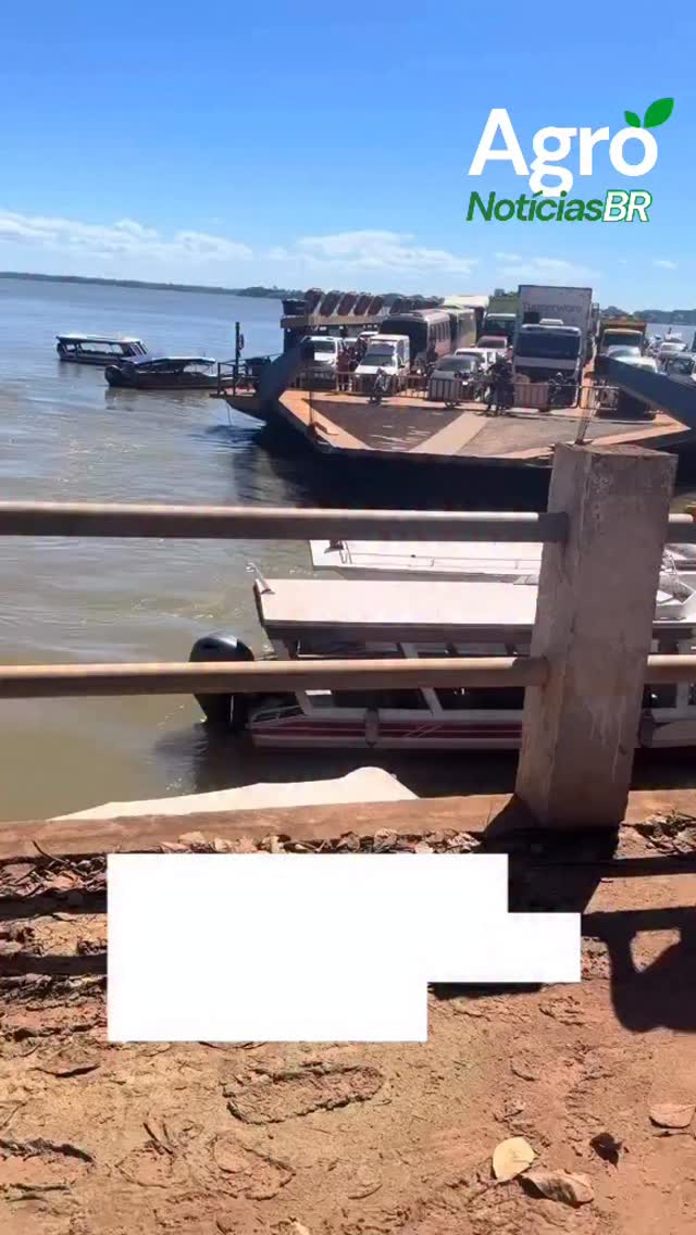 ⛴️
Uma balsa perdeu o controle durante uma manobra de atracação e acabou atingindo embarcações que estavam próximas ao porto. Imagens registradas por testemunhas mostram o momento do incidente, que causou danos materiais e gerou correria entre as pessoas que estavam no local. Até o momento, não há informações sobre feridos.
O local exato do incidente não foi confirmado até o momento.
📹@aruana360
#balsa #fy #viral #notícias