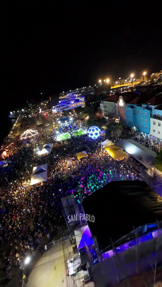 Wikènt pasá, Jeon a presentá na Innercity, na Otrobanda, i e vibe pa loke ta trata ‘The Blue Wave’ tabata sendė! Pa no papia mes di e bon músika, dushi ambiente i dushi hende!
Korsou nos ta ban p’e! Un nashon i un kurason!🇨🇼👏
-
Last weekend, Jeon preformed at Innercity in Otrobanda, and the support for The Blue Wave was definitely there! Good Music, good vibes, and good people! Curacao let’s go! One nation, one heart.🇨🇼👏
#sanpablo #sanpablorum #thebluewave #jeon #worldcup2026