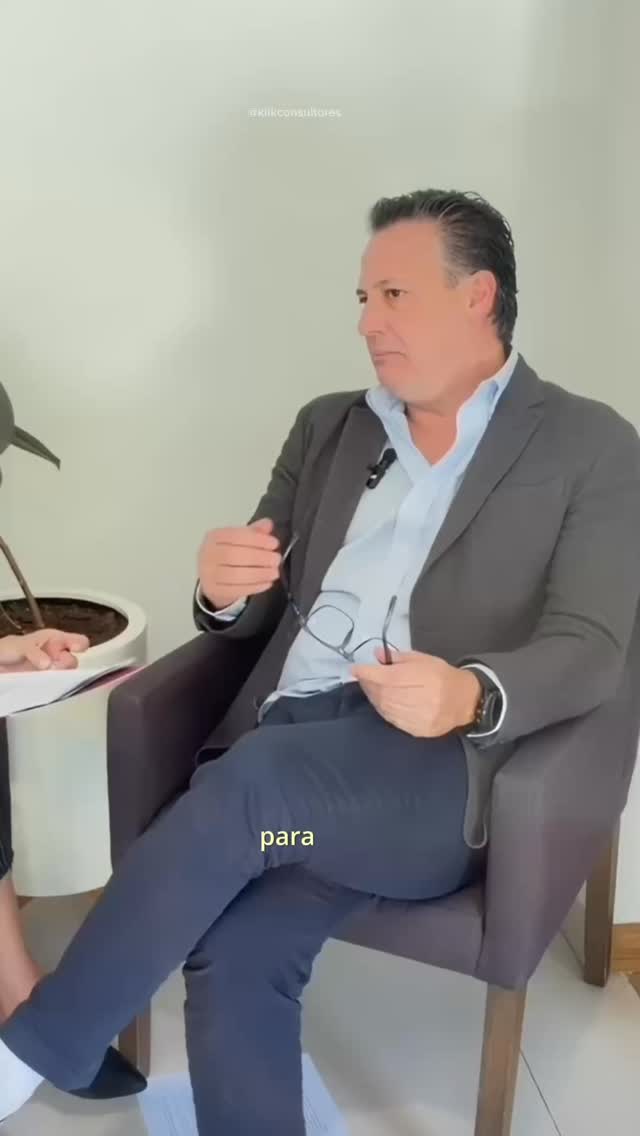 Rumbo al Mundial 2026, en KIIK queremos usar la conversación para analizar cómo funcionan los equipos de alta exigencia. Por eso, nuestro Embajador de Junio, Álvaro Castañeda, Director Deportivo de la Universidad Panamericana Campus Guadalajara, nos comparte su perspectiva clave.
El director de una orquesta sinfónica de primer nivel no le enseña a sus músicos a tocar el instrumento, el director técnico del Real Madrid no les enseña exactamente cómo jugar de cero… su verdadero valor consiste en coordinar a los talentos para que toquen la misma melodía, para que jueguen bajo la misma estrategia y hacia la misma meta.
🔗 Lee más sobre la perspectiva de Álvaro en nuestro blog, link en el perfil ya disponible