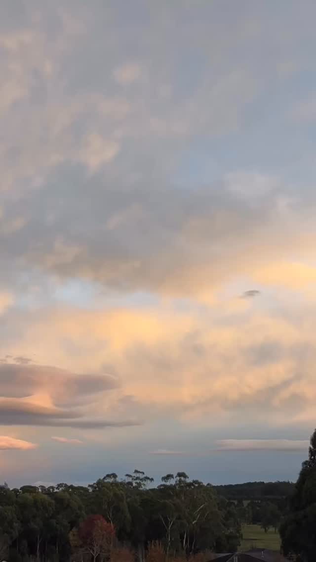 Bringing the energy 💛 #calmbeforethestorm #highenergyvibes #morningskies #wakinguptothis