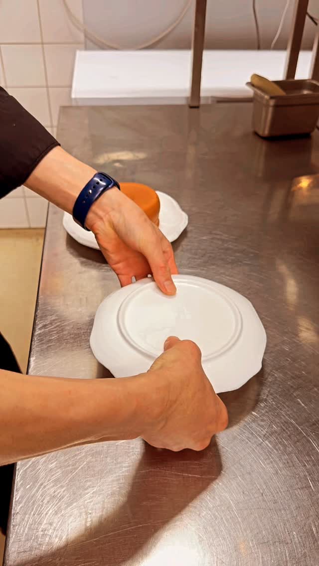 Watch until the end. 👀
Silky vanilla custard, golden caramel, and the final touch before it heads to the dining room.
Our house-made Crème Caramel special.
🍮✨
#BellezzaRestaurant #CremeCaramel #DessertReel #MelbourneFoodie #melbourneeats