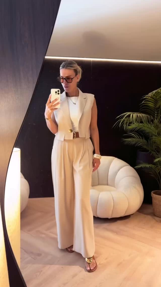 Set : € 89,99
Maat : S/M M/L
Nu in de winkel & online 🛍️www.bonvie.be👈
