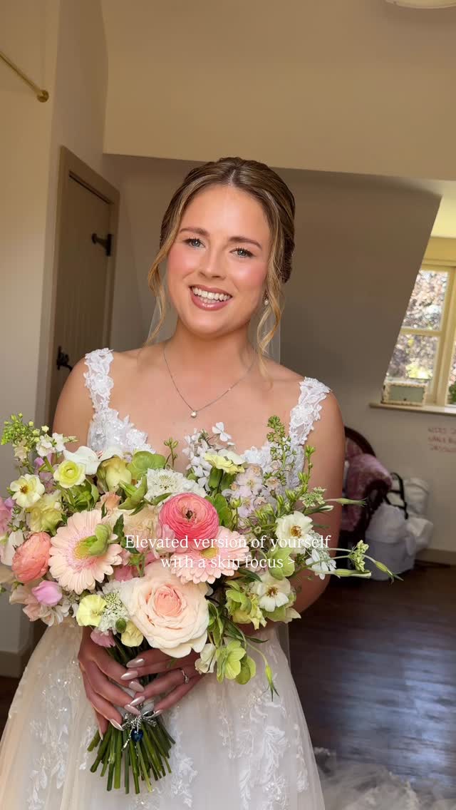 Lauren ποΈ
Buttery skin & minimal wing to enhance face shape and eyes on her big day. Radiant as an angel π€β¨
#bridalmua #bridalmakeup #shropshirebride #makeupartist