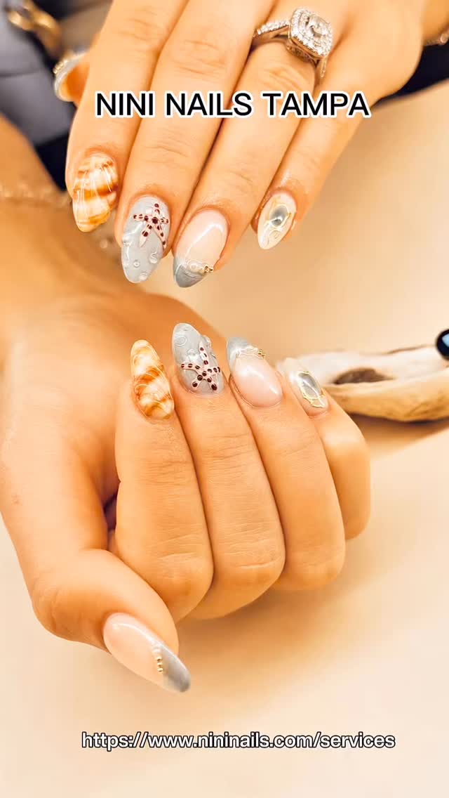 🌊 Monday Funday 🌊
Trending Builder Gel with a 3D shell design and realistic water drops. 🐚💧
✨ Art by Sam ✨
Come to Nini nails to get your fave set done by our team! 💅 #nininailstampa#nails#artist#trending