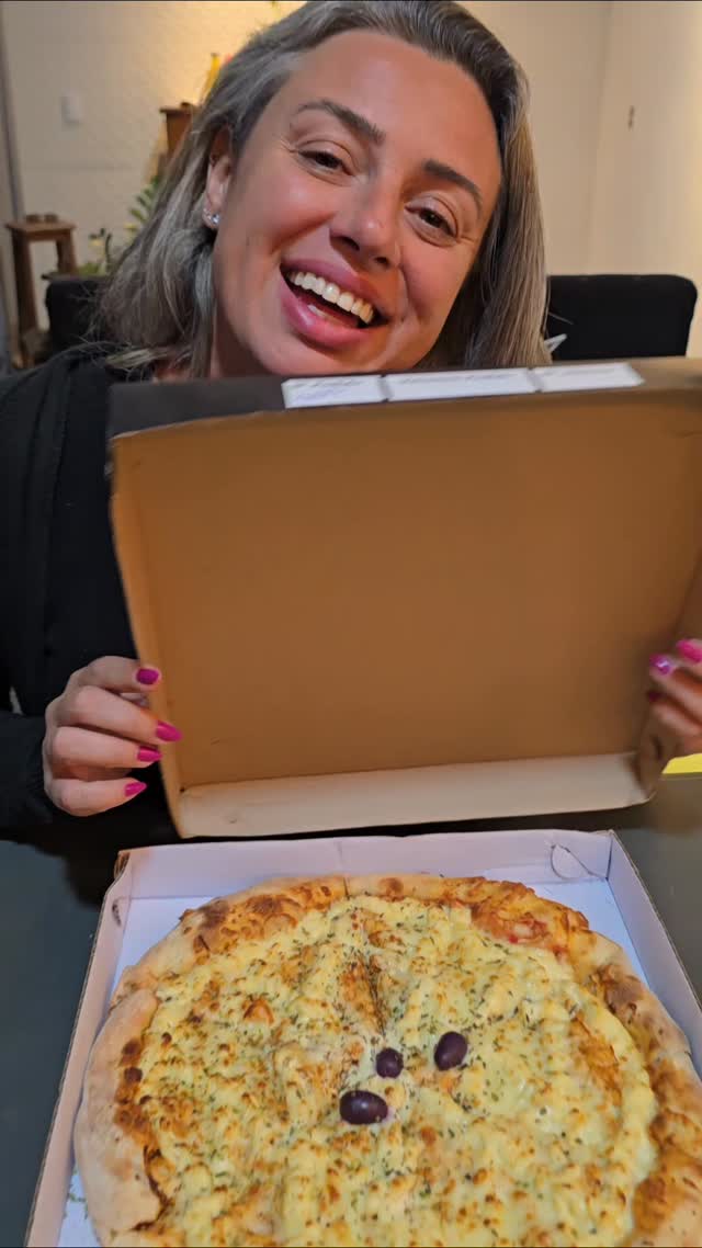 ITALIANINHA🇮🇹 essa moda pegou e nossos clientes adoraram a praticidade seja para fome individual ou em casal.
Aproveite e peça pelo APP ou vem pra CIA GOURMET🏆
A partir das 18h00 estamos a todo Vapor🔥